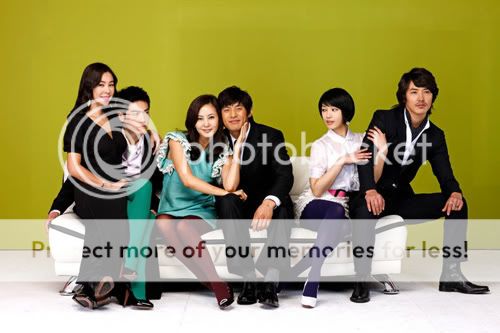 queen_of_housewives_official