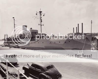 DelphineAsUSSDAUNTLESS1943.jpg