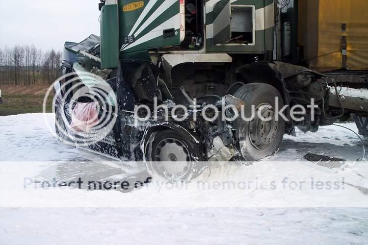 [Afbeelding: Volvo_crash2.jpg]